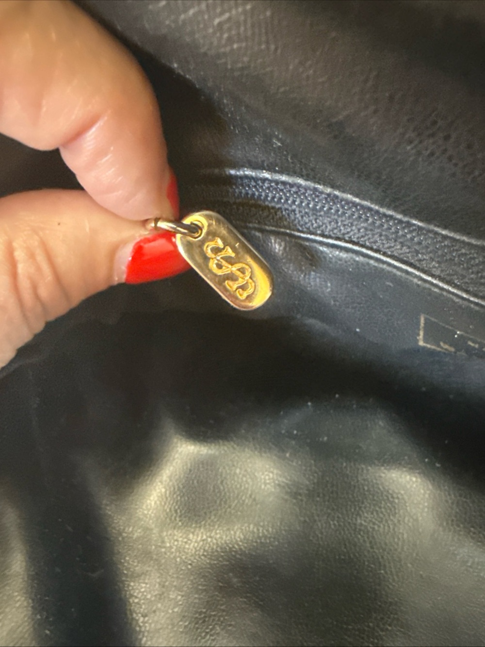 Vintage Walter Katten Classic Shiny Black Bag with Gold Chain Tassel - Picture 11 of 16